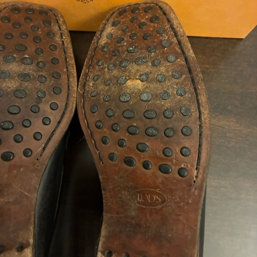 Tod's Classic Black Leather Driving Loafers Moccasins w silver accents. Size 37. - Picture 14 of 16